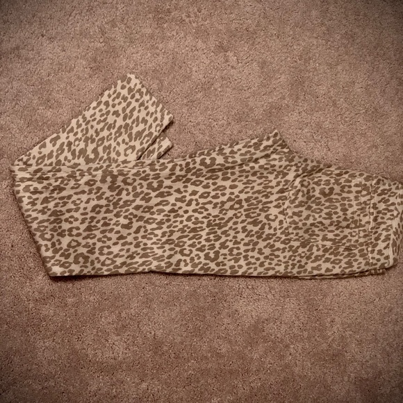 Hue Animal Print Leggings - Picture 3 of 4